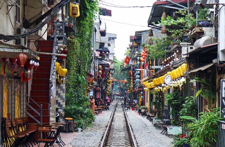 hanoi trainstreet