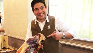 Von der Keule in den Mund: Iberico Schinken richtig schneiden