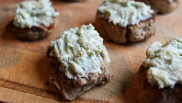 Fleisch mit Gorgonzola-Kruste