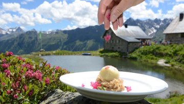 Kartoffelknödel mit Alm Weide-Schwein und Sauerkraut