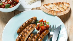 Oktoberfest-Rezept: Nürnberger Rostbratwürste mit Tomatenragout und Meerrettich